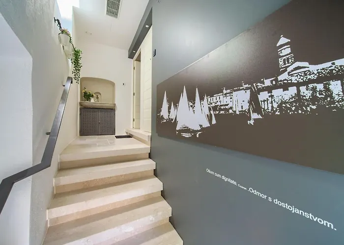 Vibrant And Elegant Downtown Krk - Classic 公寓 *